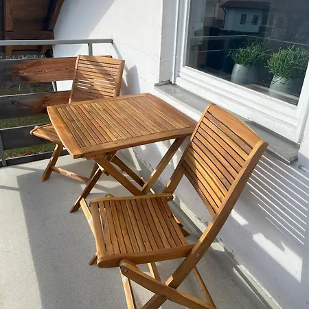 Helle, Ruhige Mit Balkon Apartment